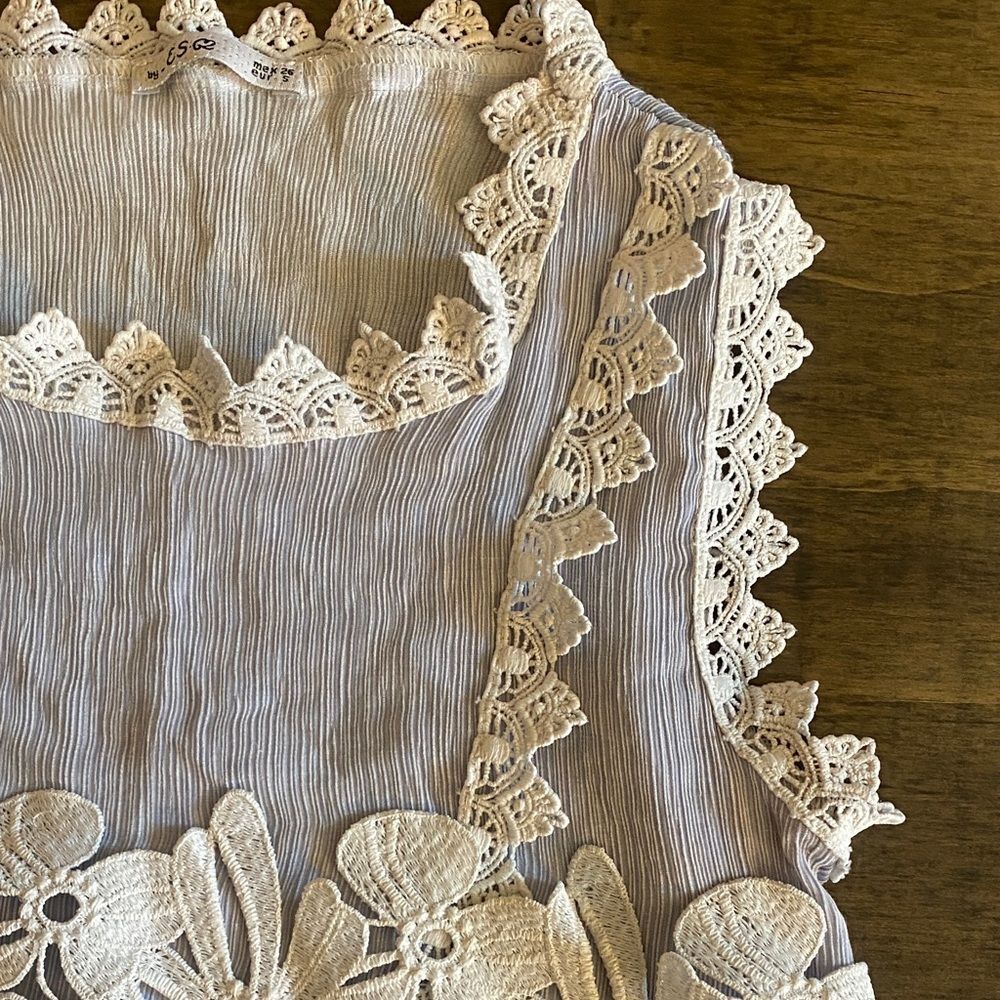 Floral Lace Light Blue and Cream Sleeveless Blouse - Picture 3 of 6